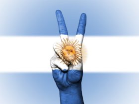 what features do Argentinian women have